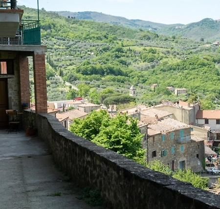 Casa Angolo Cantina Nel Castello Montegiovi Exterior foto